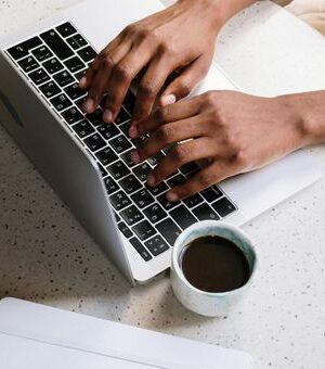 How to Write Your First Blog Post (+Free Checklist for You to Follow)